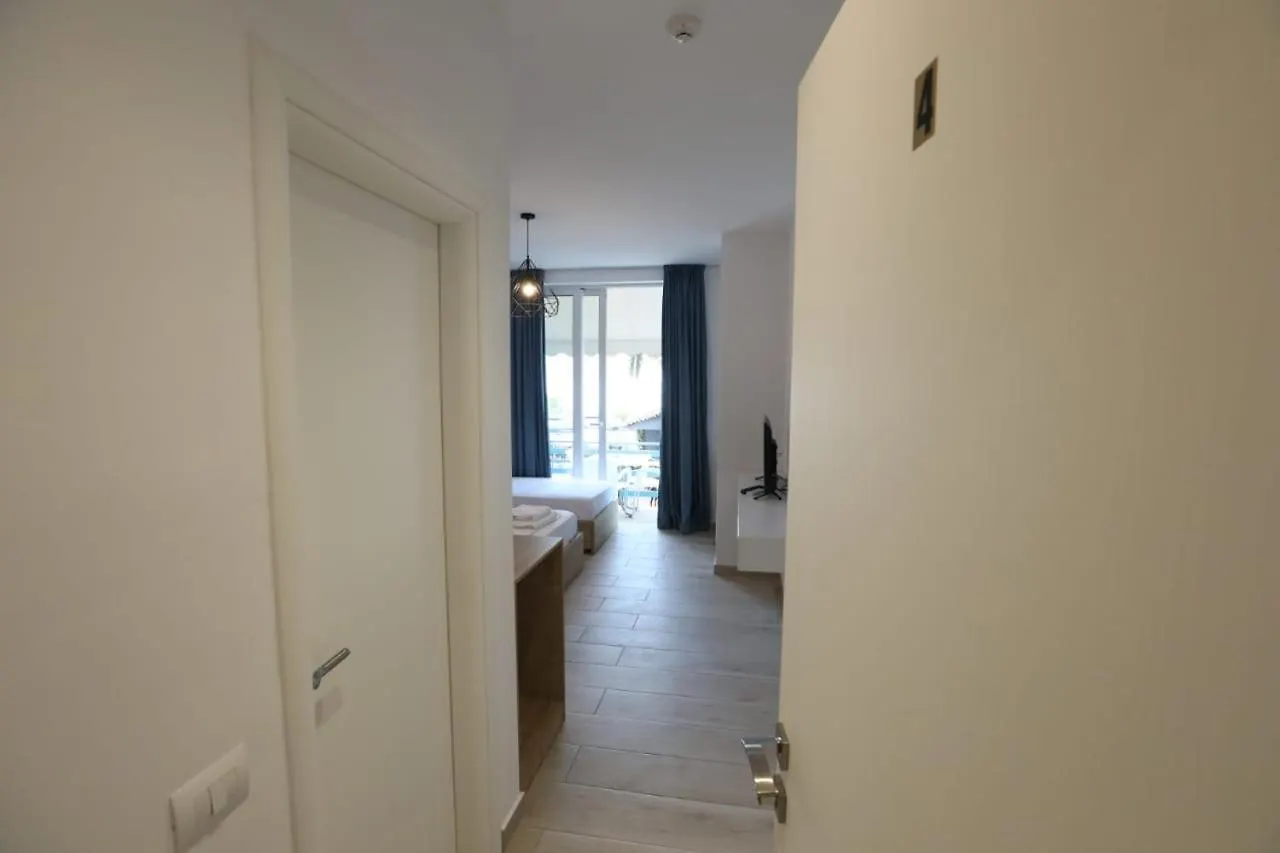 Apart-Hotel Alvi Sarandë 3*,  Albania