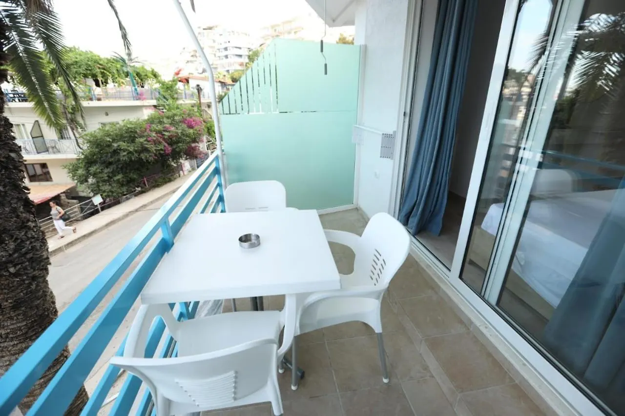 Apart-Hotel Alvi Sarandë 3*,